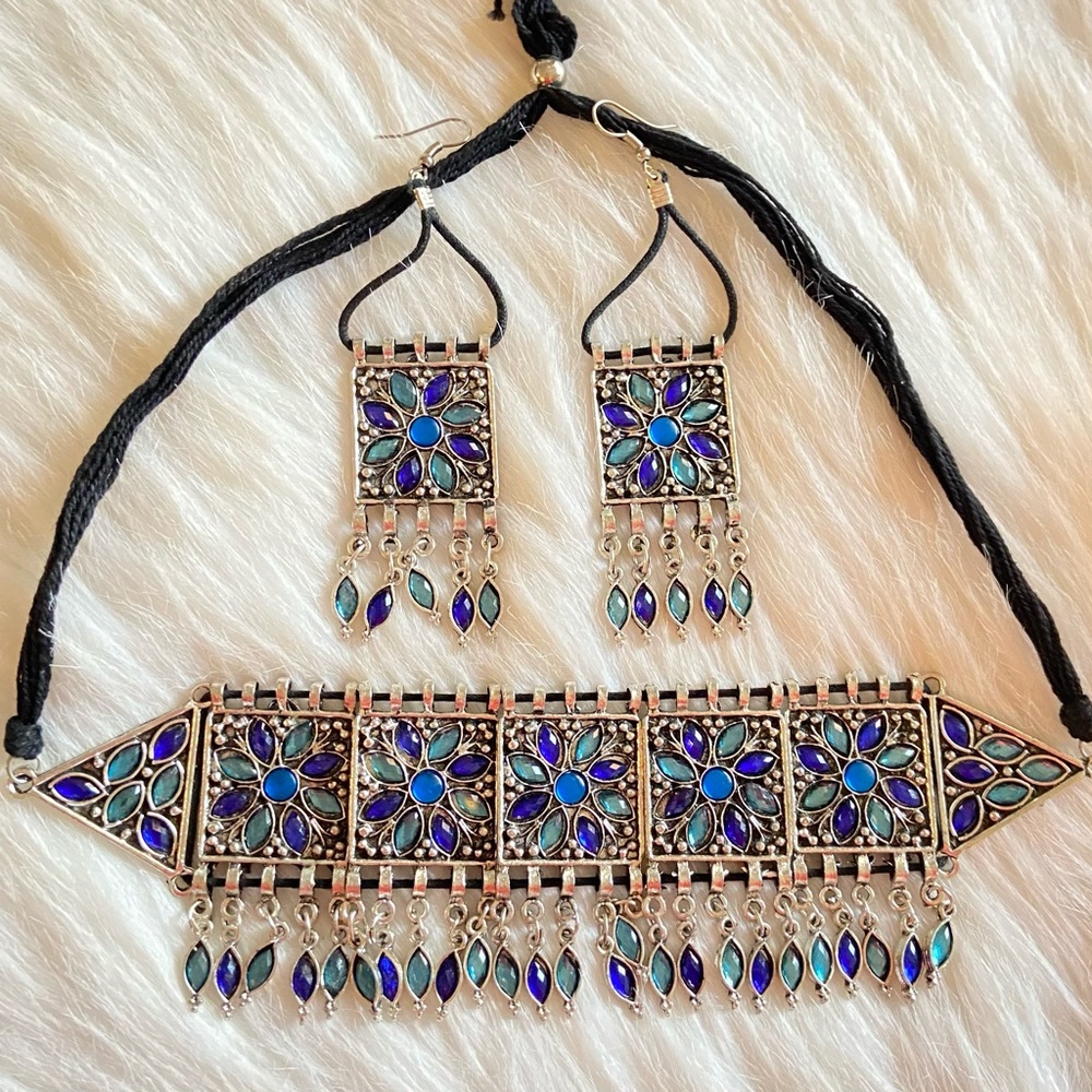 Ambi Choker Set